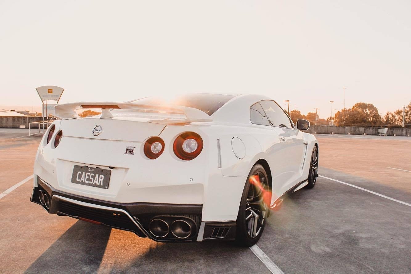 Nissan GT-R R35 side profile